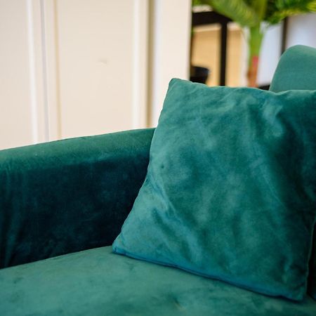 Luxury Apartment In Central City Napels Buitenkant foto