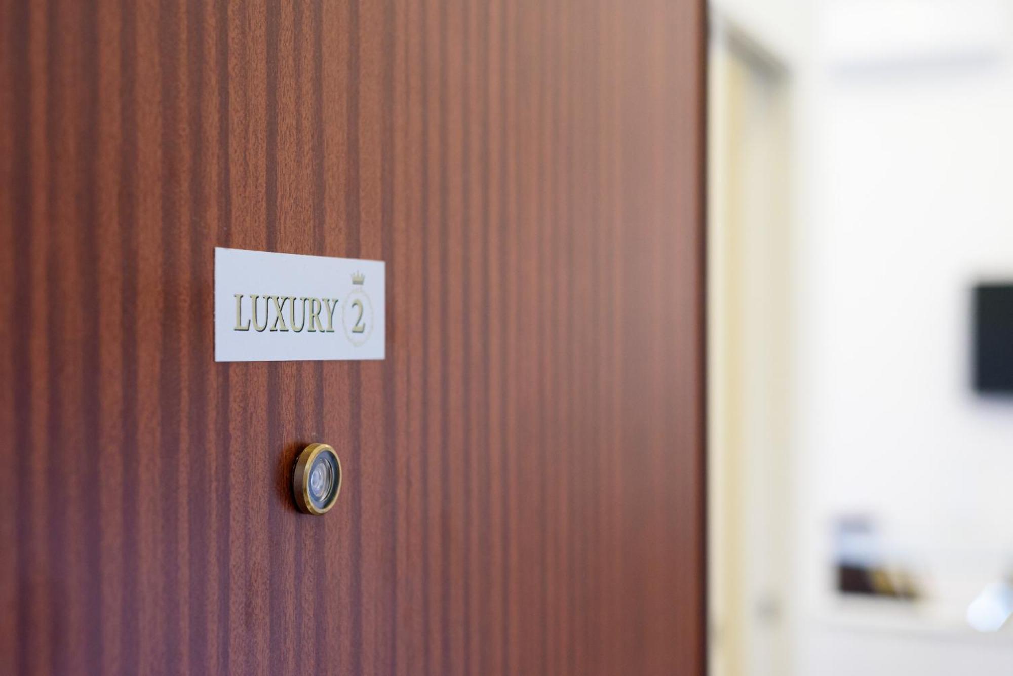 Luxury Apartment In Central City Napels Buitenkant foto