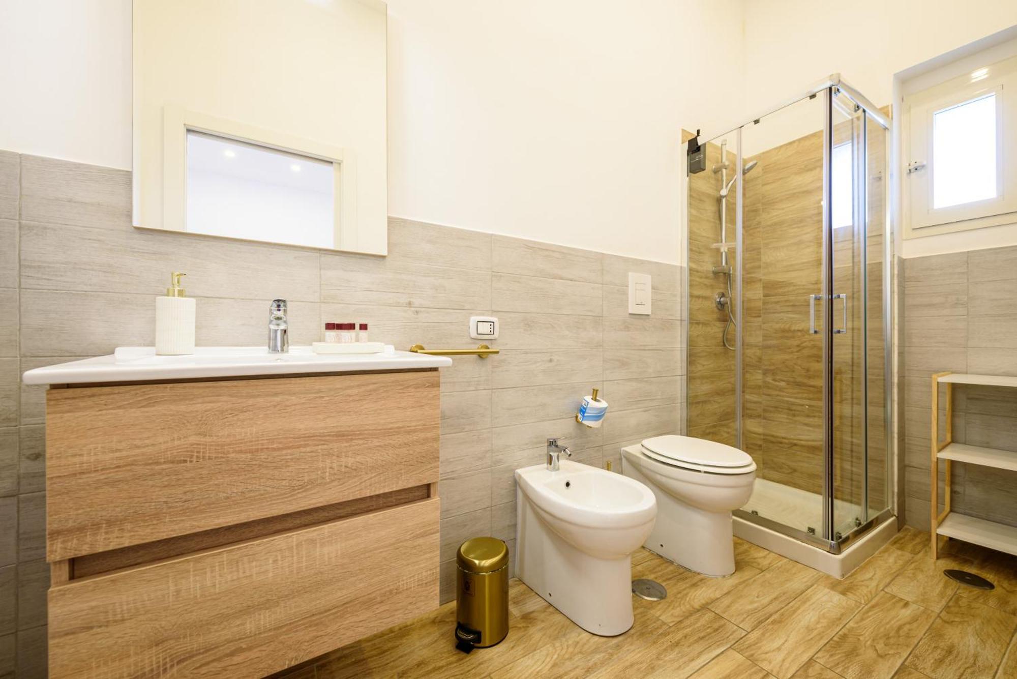 Luxury Apartment In Central City Napels Buitenkant foto