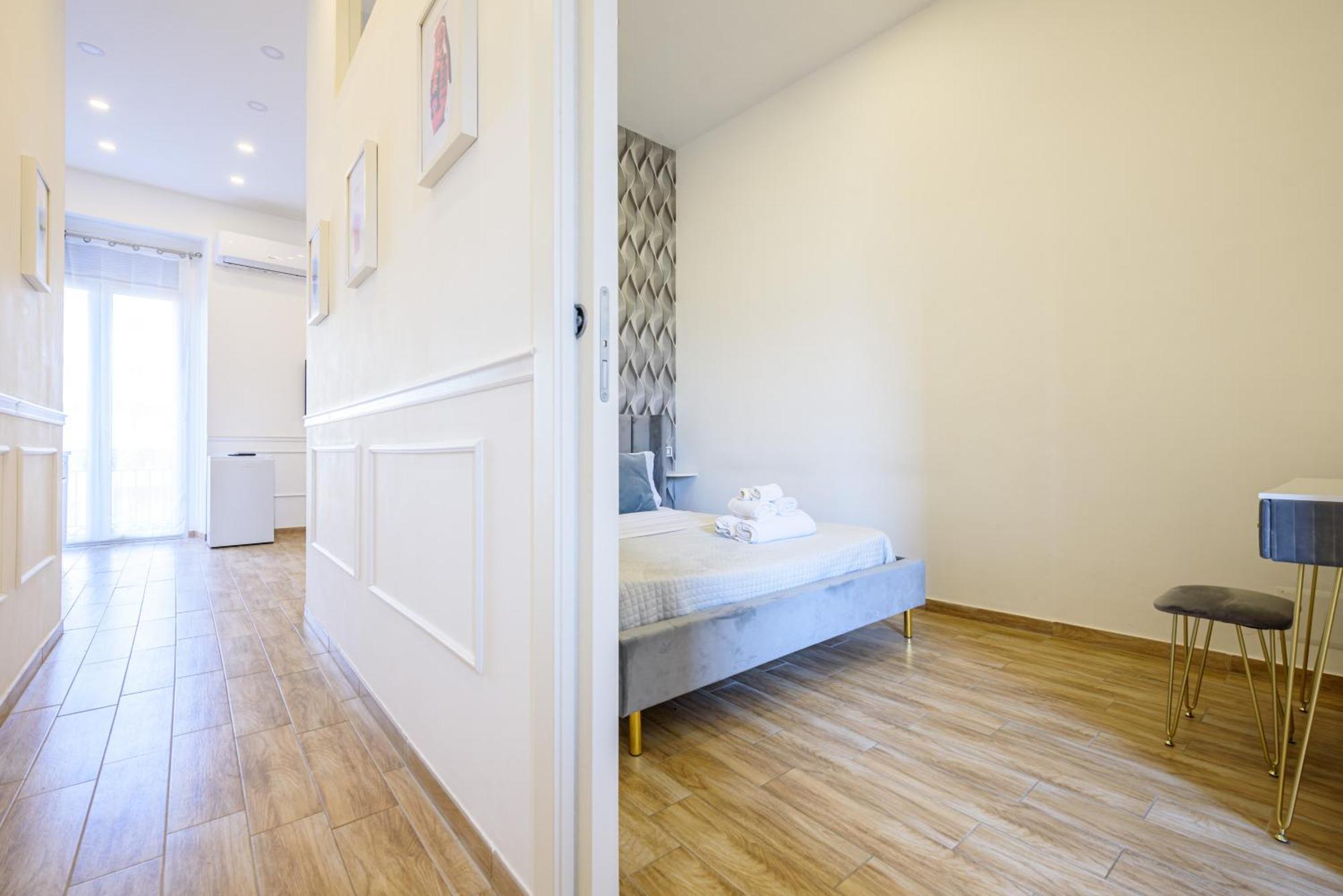 Luxury Apartment In Central City Napels Buitenkant foto