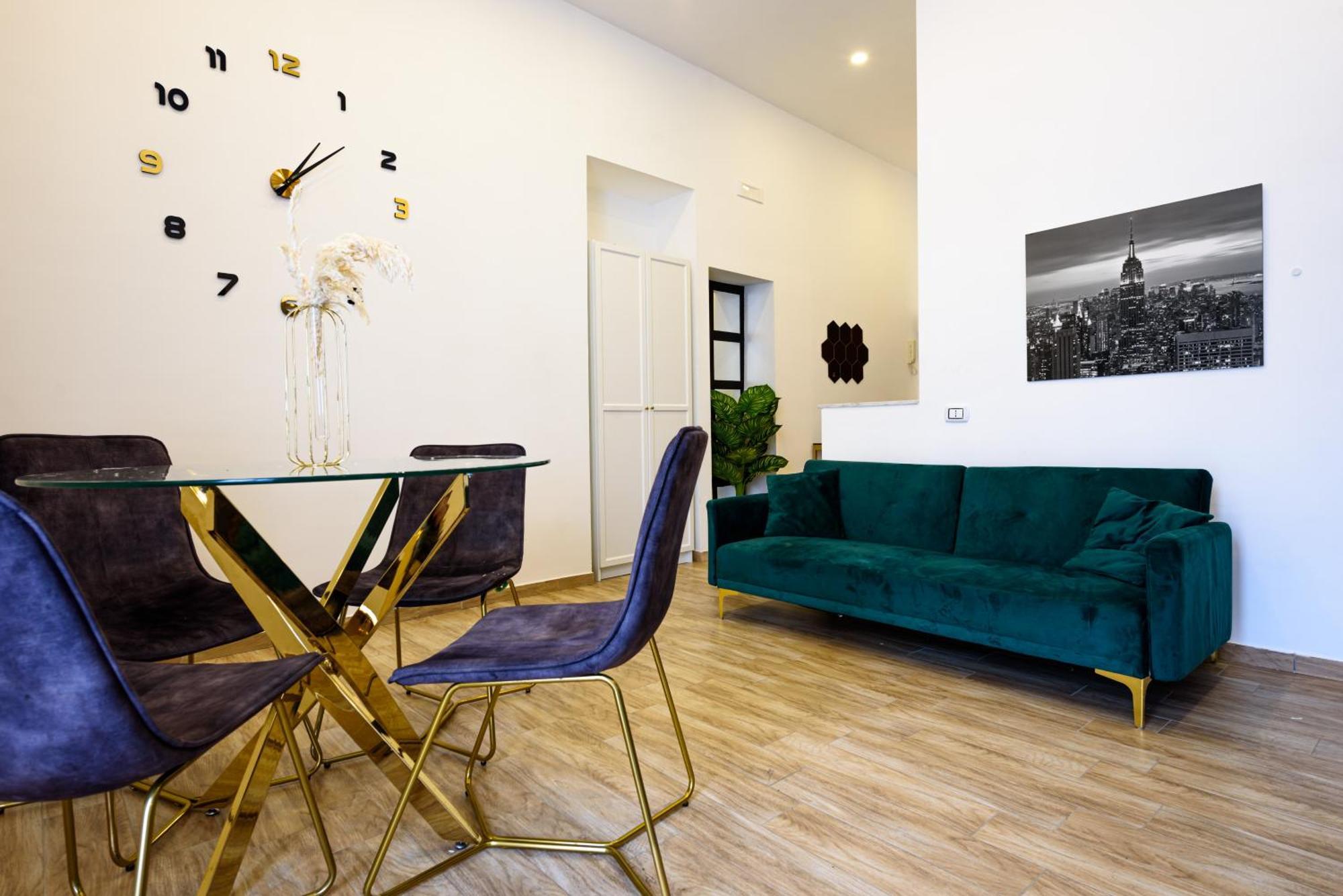 Luxury Apartment In Central City Napels Buitenkant foto