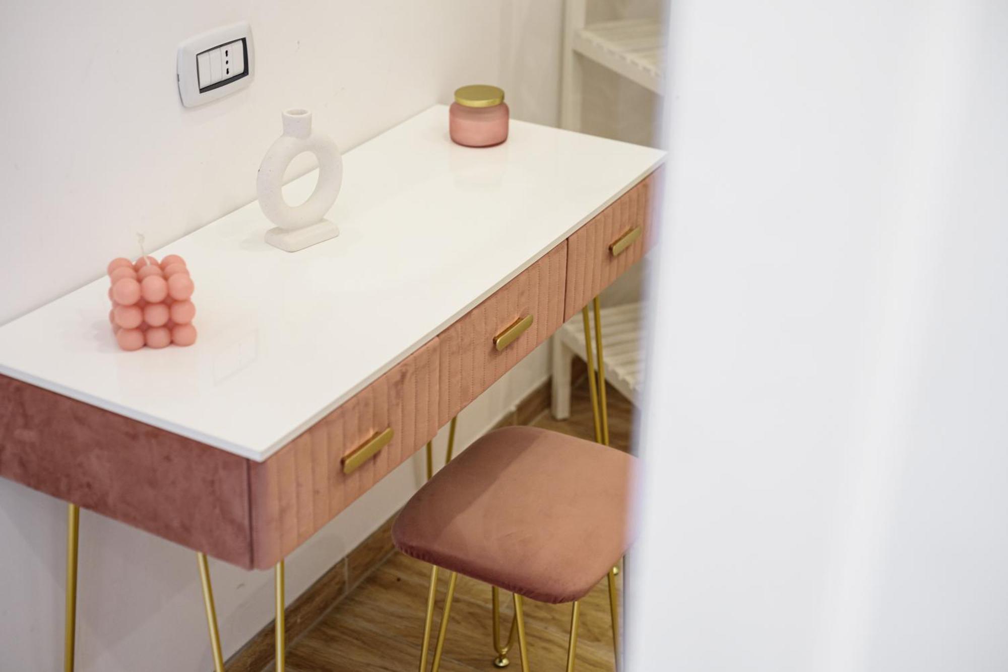 Luxury Apartment In Central City Napels Buitenkant foto